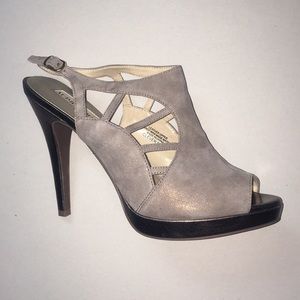 Strappy Heeled Pump w/subtle shimmer